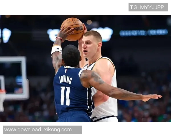 约基奇半场因膝伤退赛明日将接受检查全场14投9中贡献21分5篮板8助攻